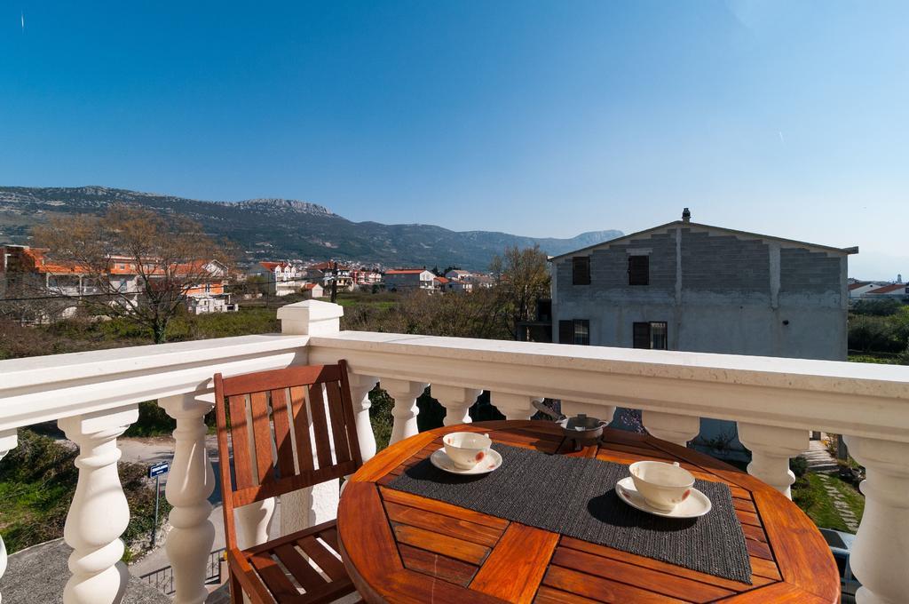 Apartments Corana Kastela Exterior photo